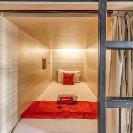 RedDoorz Hostel near Stadion Mandala Krida Yogya Yogyakarta Exterior foto