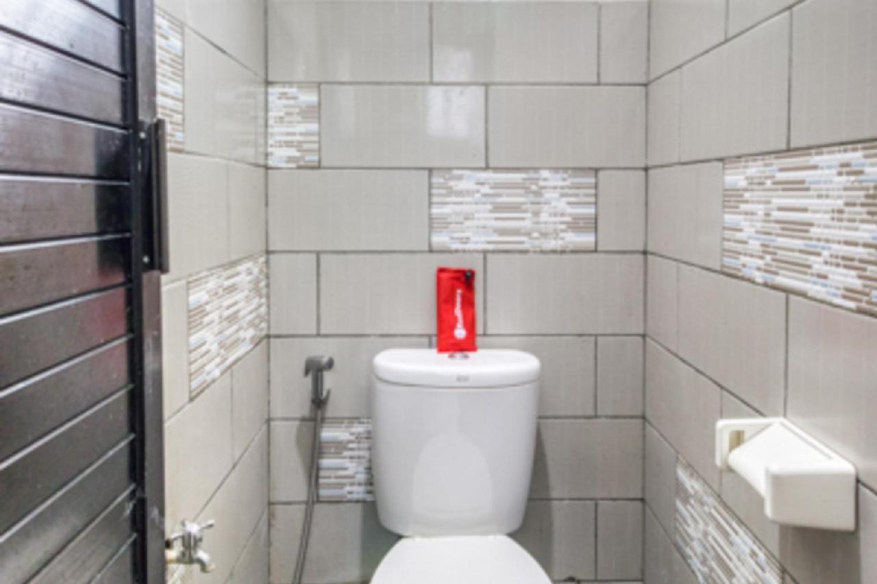 RedDoorz Hostel near Stadion Mandala Krida Yogya Yogyakarta Exterior foto