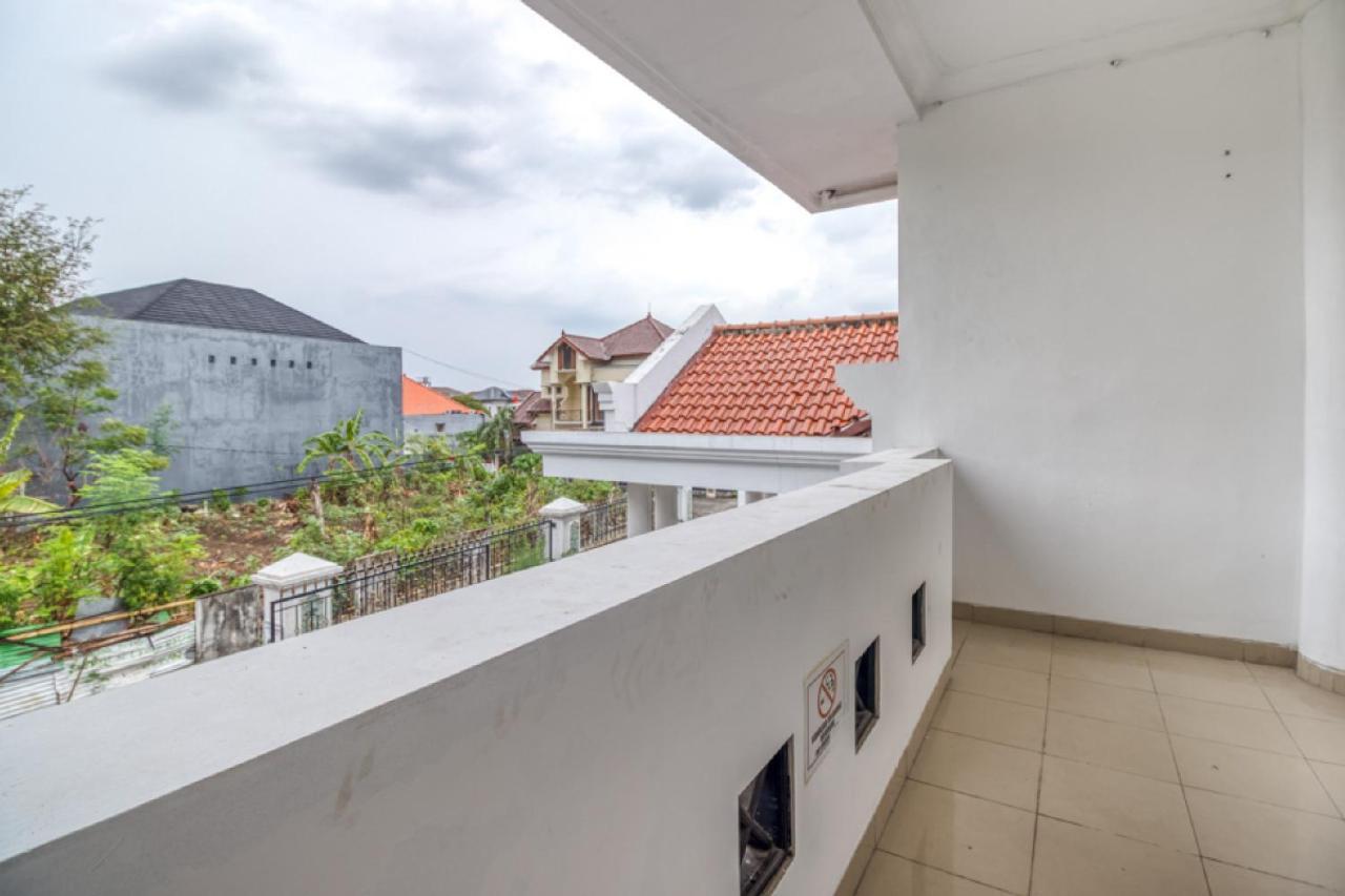 RedDoorz Hostel near Stadion Mandala Krida Yogya Yogyakarta Exterior foto