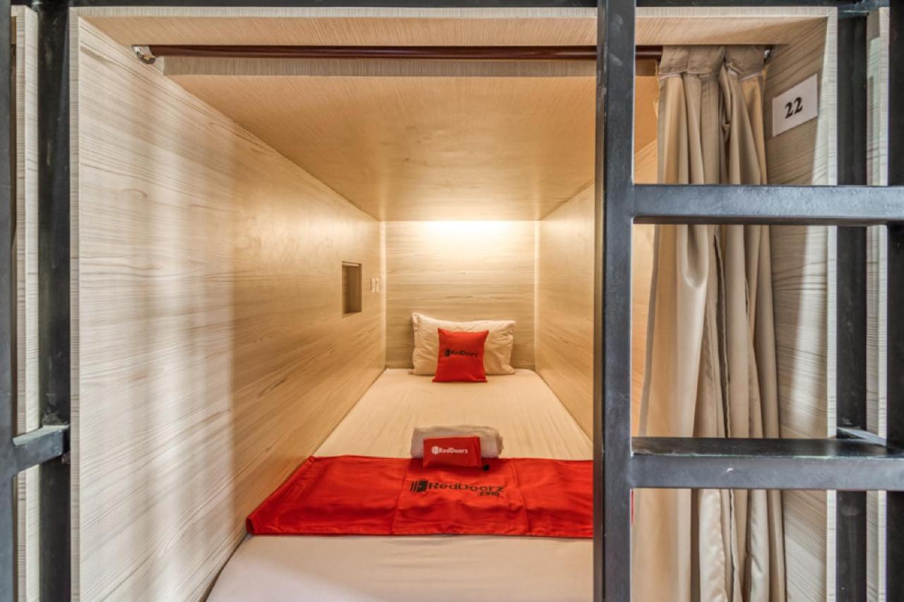 RedDoorz Hostel near Stadion Mandala Krida Yogya Yogyakarta Exterior foto